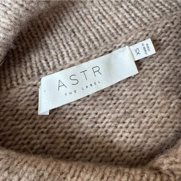 ASTR • Dashwood Collar Sweater in Taupe - Picture 9 of 12